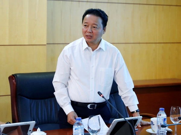 Bộ trưởng Trần Hồng Hà chỉ đạo tại cuộc họp