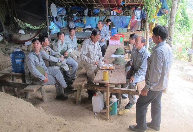 Đoàn Công tác kiểm tra thực địa và thăm lán trại của CBCNV thi công đề án
