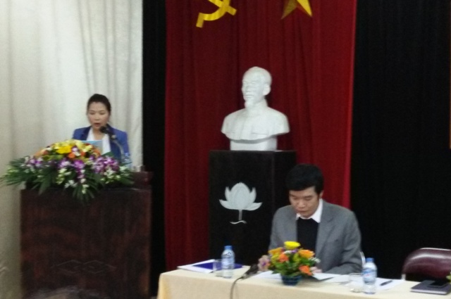  Bí thư Đảng ủy, Giám đốc Trung tâm Phạm Thị Chung trình bày báo cáo tại Hội nghị